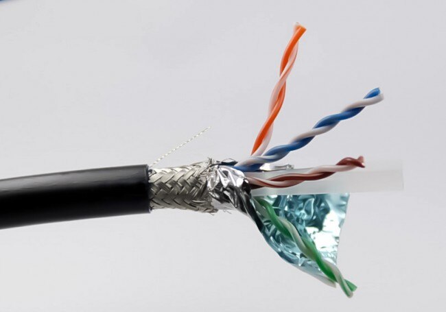 Câble Réseau Extérieur CAT6 Double Blindage Shireen – 50 Pieds, Cuivre Solide, Parfait Pour Installations Extérieures Résistantes.