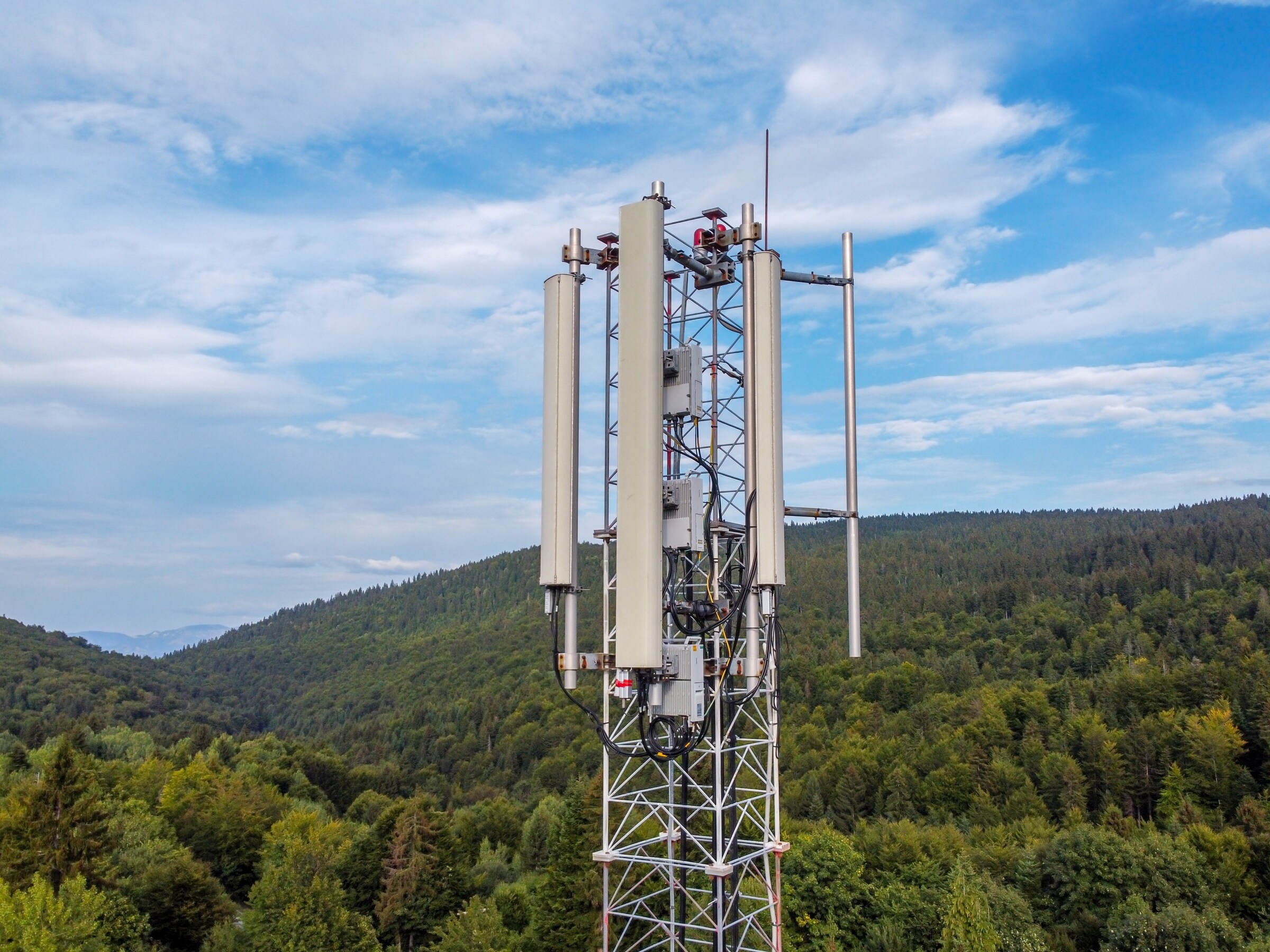 Fixed Wireless vs. Fiber: A Comparison